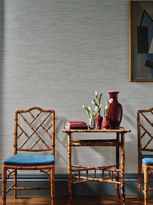 Colefax and Fowler wallpaper featuring a natural textures wallpaper in a living room setting